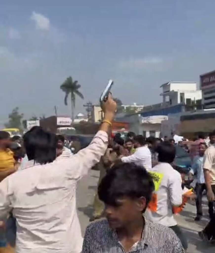 ऊधमसिंहनगर:देखें वीडियो,रुद्रपुर छात्र संघ चुनाव में वर्चस्व को लेकर बेखौफ बदमाशों का तांडव…SSP आवास से कुछ दूरी पर दिनदहाड़े गोलियां चलाकर पुलिस को दी चुनौती